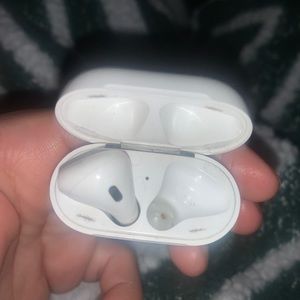 ONE AirPod with case (PLEASE READ)